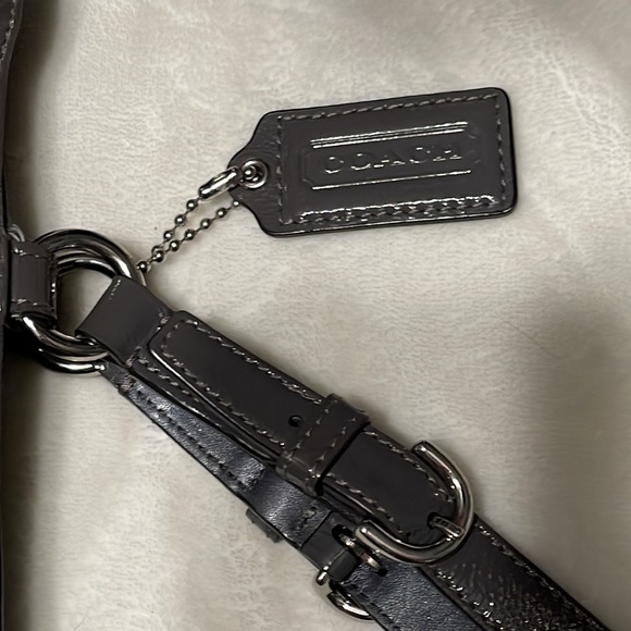 Coach, medium tote purse. - Picture 3 of 5